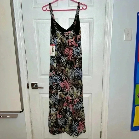 Hurley Ruffle Hem Maxi Dress Black / Floral Size NWT Medium - Picture 11 of 16